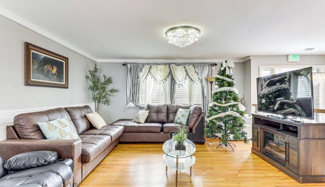 Remote-Work Ready: Family Home Near Pittsburgh in Monroeville