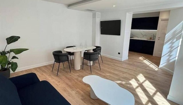 Renovated apartment just a stone's throw from the Tuileries with air conditioning in Île-de-France