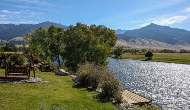 Riverfront home w/private dock close to YNP in Paradise Valley - Yellowstone River Retreat in Livingston