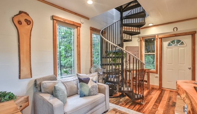 Romantic Treehouse Stay in the Sky in Leesburg