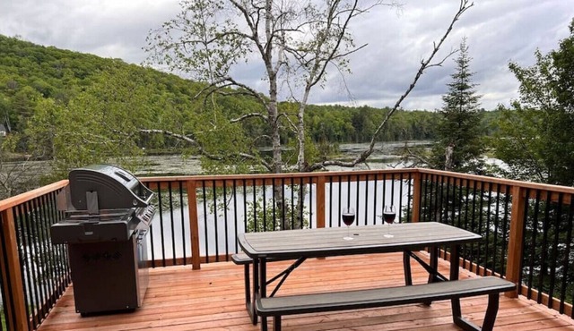 Rugged Luxury Chalet - Relax & Adventure Awaits in Sainte-Adèle