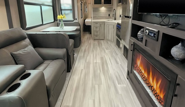 RV 8 Lake view with double over double bunks for the kids! in Kenora