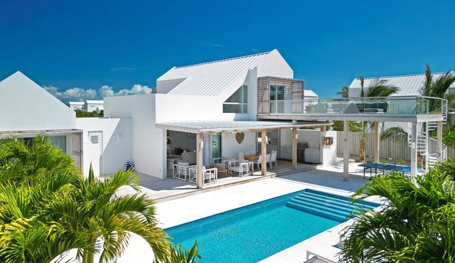 Sea La Vie: NEW Villa w/Pool, Walk to the Beach