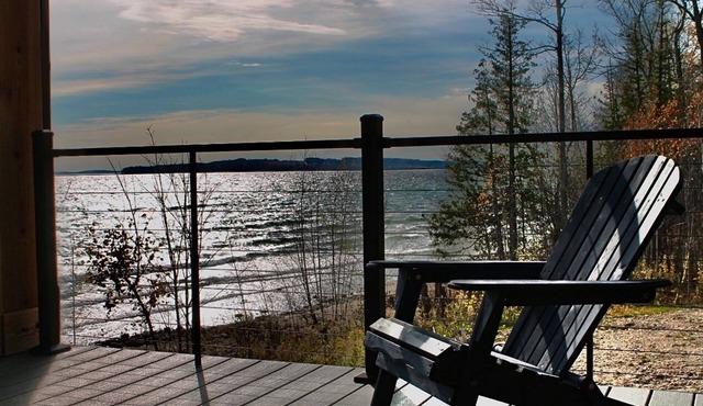 Secluded Bayfront Cottage with Stunning views in Suttons Bay