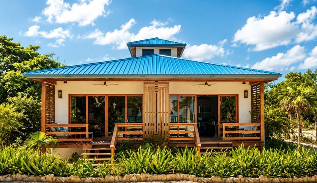 Secluded Beachfront Estate, Private Paradise with Staff by ALOM in San Pedro