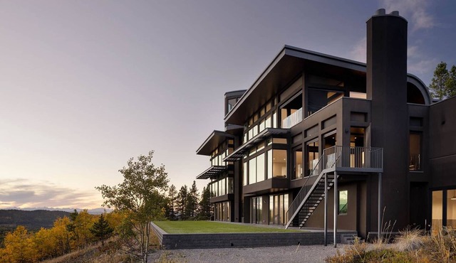 Silver Birch Vista: 160-Acre Mountain Retreat in Bragg Creek