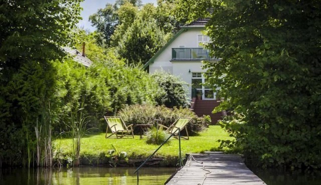 Situated on the peninsula, with private lake access in Zeuthen