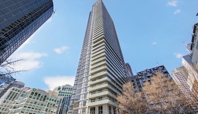 Sleeps 6-Luxury King Beds | Events & Free Parking in Toronto