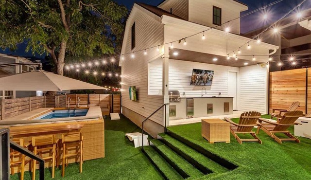 Sleeps19, Pool, Game Room, Luxe 5BR Retreat in Austin