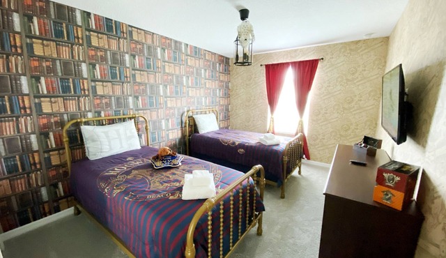 Solara Resort - 5 bedrooms, Private Pool - FROZEN & HARRY POTTER - DISNEY AREA in Kissimmee