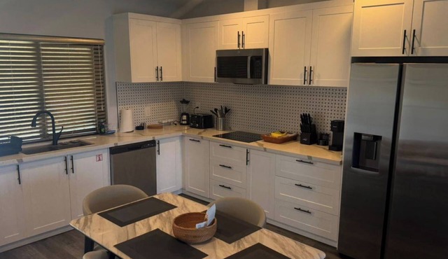 Spacious 1-Bedroom Suite w/Beach View Balcony in Freeport