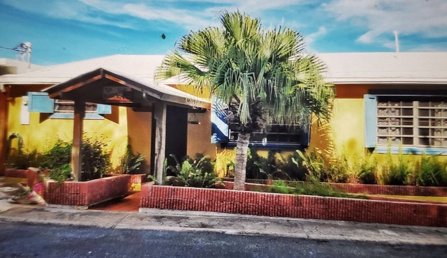 Spacious 3 bedroom 2 bath home close to town in Culebra