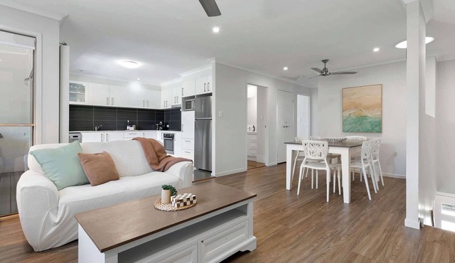 Spacious 3BR Townhouse Pet Friendly Shops Nearby in Maroochydore