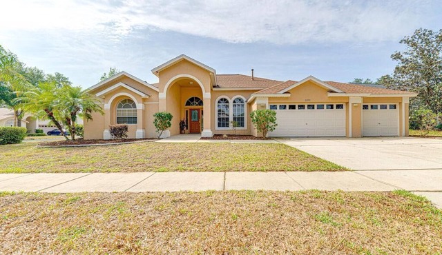 Spacious 4 Bed South Facing Pool Villa Near Disney in Clermont