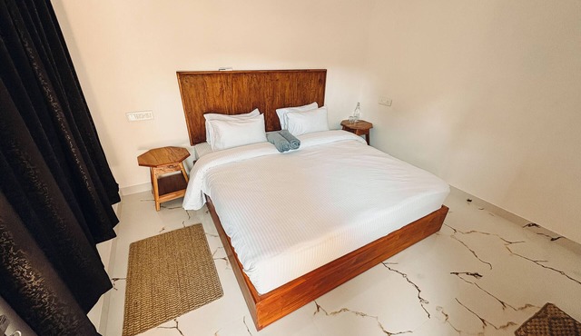 Spacious 6-bedroom villa with AC, WiFi in tranquil Varkala in Varkala