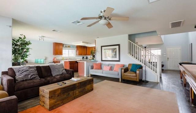 Spacious 7BR Getaway with Pool, Hot Tub & Arcades in Pflugerville