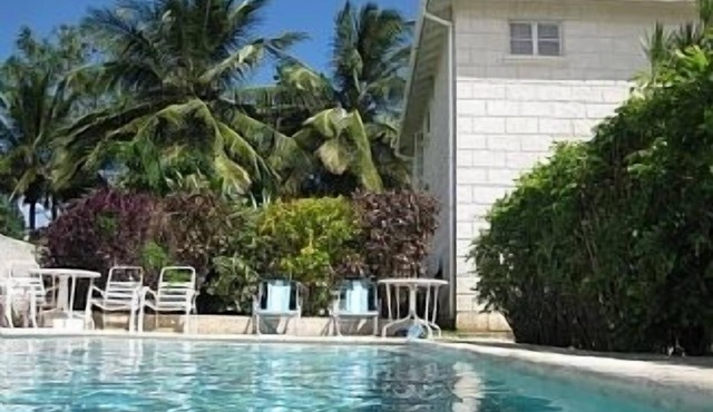 Spacious and comfortable Villa with pool in Upmarket Area of Holders, St James. in Holders Hill
