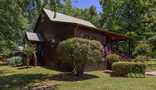 Spacious Choestoe Village Cabin, Mountains of Northeast GA License # 014514 in Blairsville