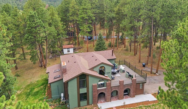 Spacious Colorado Retreat, Game Room, Solarium, Patios & Mountain View’s in Evergreen