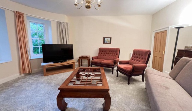 Spacious Flat Sleeps 8 near Princes Street in Edinburgh