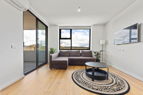 Spacious & Open 2 bd 2bth Unit in Canberra City in Canberra