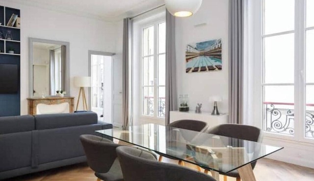 Spacious, renovated Parisian apartment near La Madeleine in Île-de-France