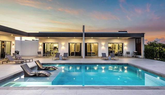 SPECIAL RATE, TURKS HAVEN VILLAS NEWLY BUILT LUXURIOUS 1BR SUITE, STEPS TO BEACH