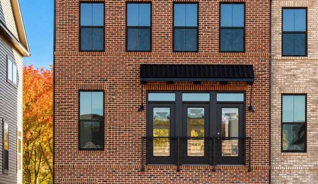 Spectacular 4 bed/3.5 Bath Chantilly/Northern Virginia Townhouse in Chantilly