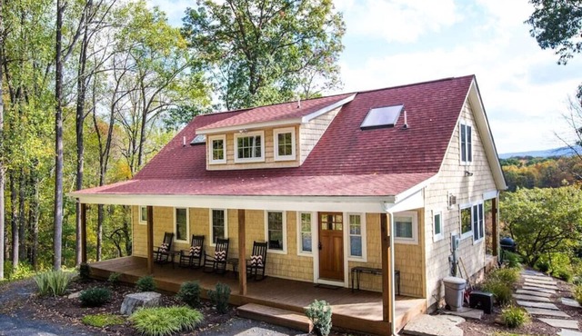 Spectacular Cottage with Shenandoah River Views in Front Royal
