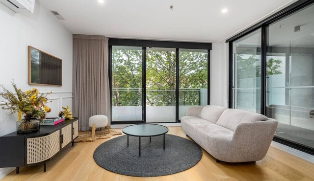 Stylish 2BR Sanctuary in the Heart of Braddon in Canberra