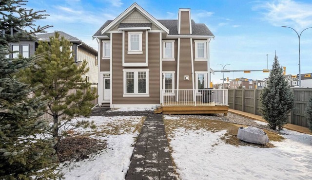 The Dynasty | 3200 sqft | 2 Full Suites | Fire Pit in Airdrie