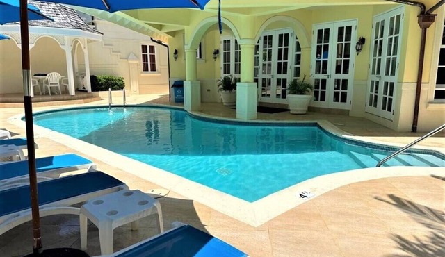 The Falls - Luxury 2-Bed Townhouse in gated community in Holetown
