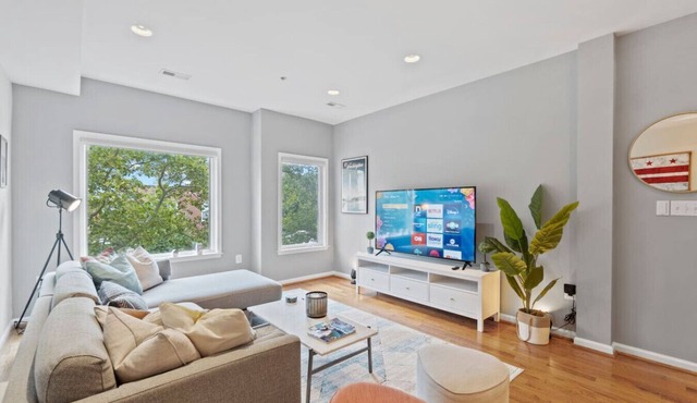 The Wilson | Shaw Duplex | 4BR Private Suites in Washington