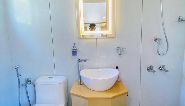 This tiny home offers the perfect blend of modern comfort and seaside charm. in Kochi