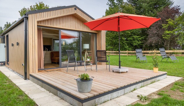 Tiny Home "Auszeit" with Mountain View, Wi-Fi, and Air Conditioning in Scheidegg
