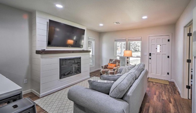 Tulsa Bungalow with Fireplace Less Than 4 Mi to Dtwn! in Tulsa