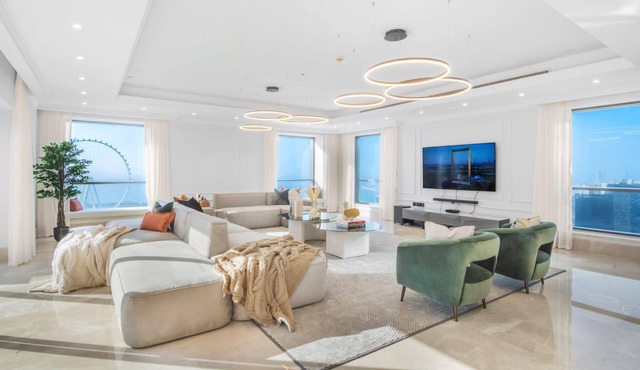 Ultimate 5BR Duplex Sky Villa with Private Pool in Dubai