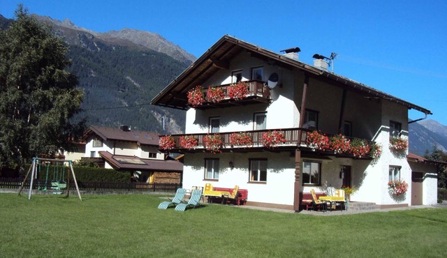 Vacation apartment 4-8 persons 1 - Gästehaus Ennemoser in Unterlängenfeld