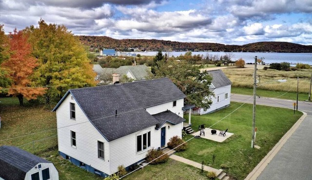 Vacation Cottage overlooking Lake Superior! in Munising