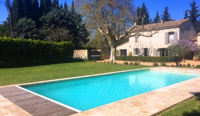 Vacation rental house with pool PLAN D'ORGON LS1-365 in Plan-d´Orgon