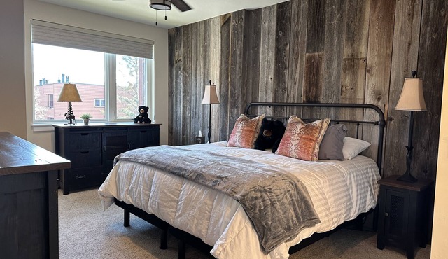 Walk to Dillon Amphitheater Concerts & Lake Dillon Marina: Luxury Condo in Dillon