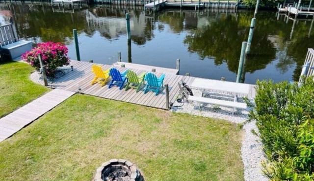 Waterfront! Hot Tub, Game Room, Kayaks, SUPs, Theater Room, Fire Pit, Dogs OK! in Kill Devil Hills