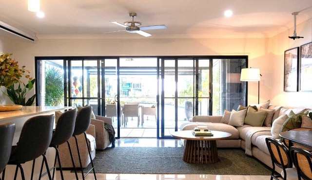 Waterfront Stay at Sunshine Villa in Maroochydore