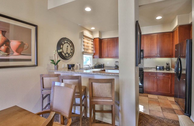 Near Pool! Premiere Villa at Clubhouse Overlooking Hammock Garden, Pet Friendly - Upstairs (L48-2) in La Quinta
