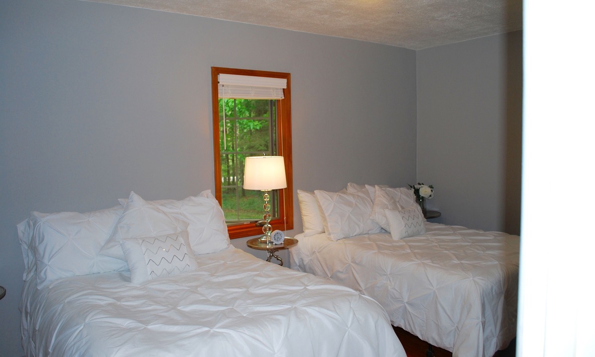 Forest Junction House | Cozy Cottage near Schwarz Supper Club, Road America, and Whistling Straights!