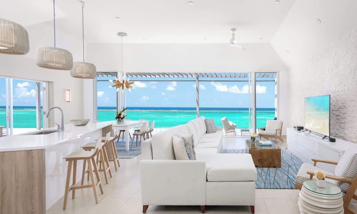 The Bight Apartment | Oceanfront Penthouse | Hot Tub + Daily Cabana