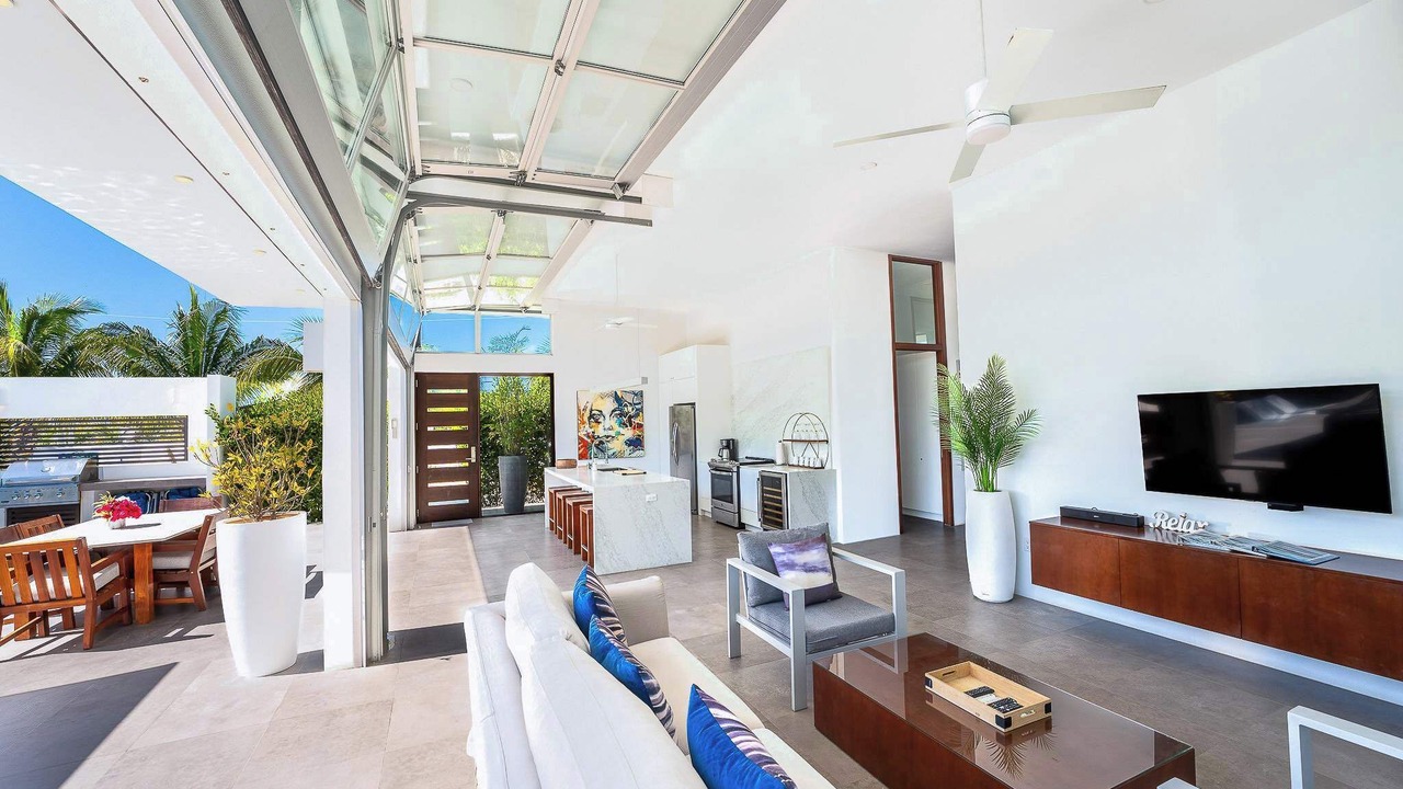 Photo of Livingroom in Long Bay Hills