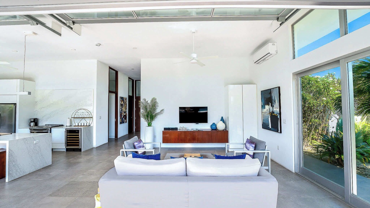 Photo of Livingroom in Long Bay Hills