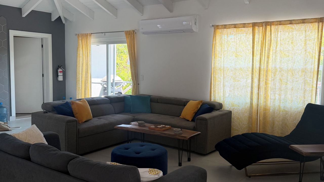 Photo of Livingroom in Grace Bay West