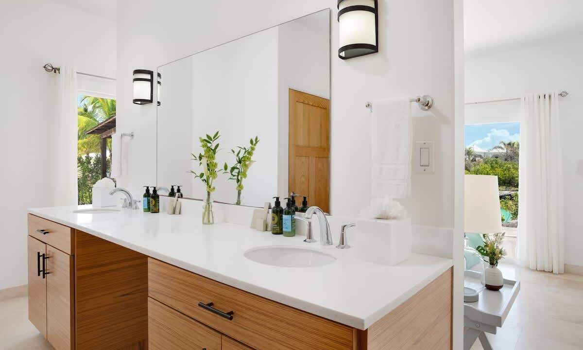 Photo of Bathroom in Leeward Settlement